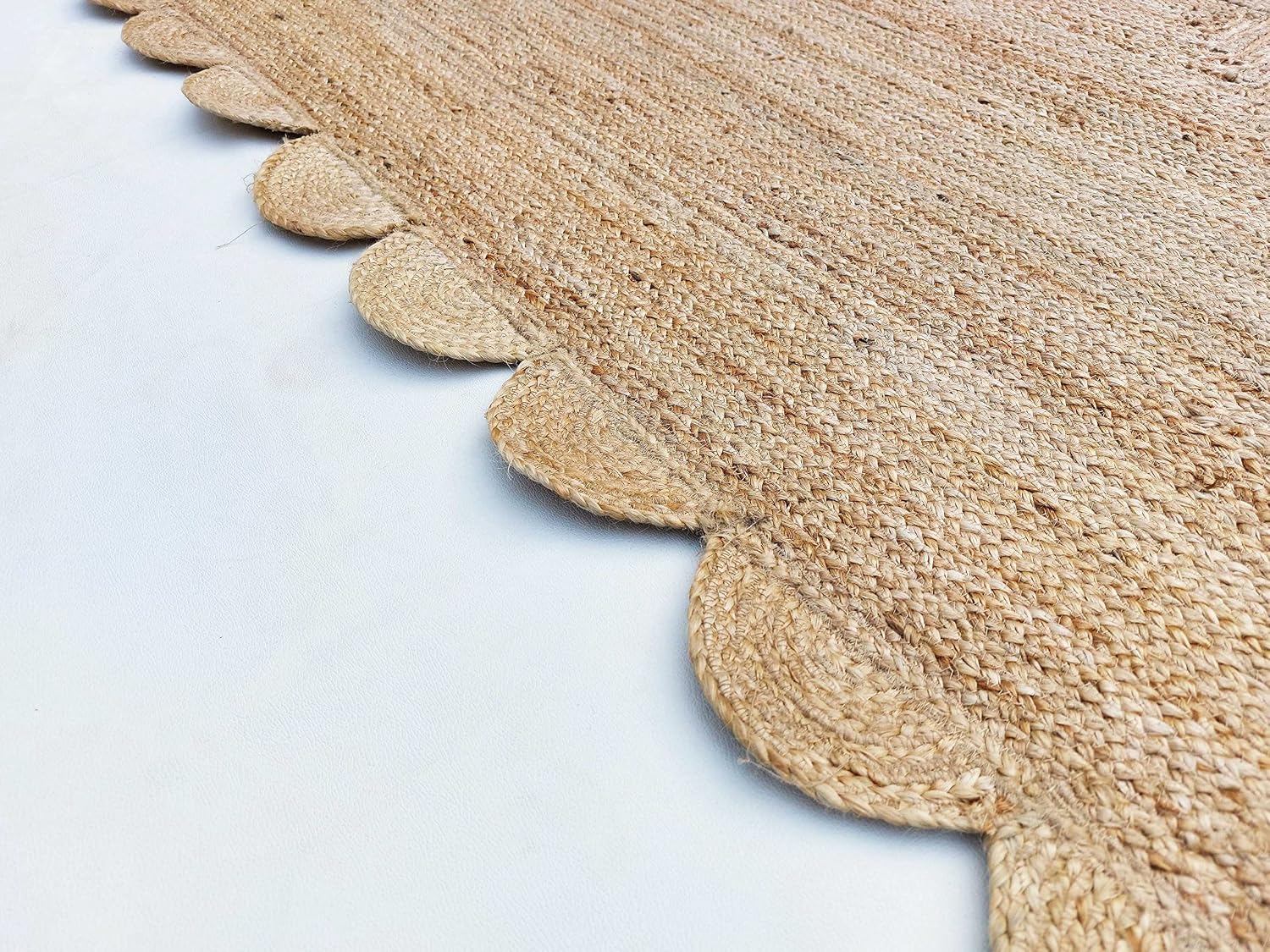 Scalloped 2'x3' Natural Jute Rug